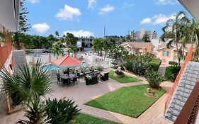 Carlton House Motel And Suites